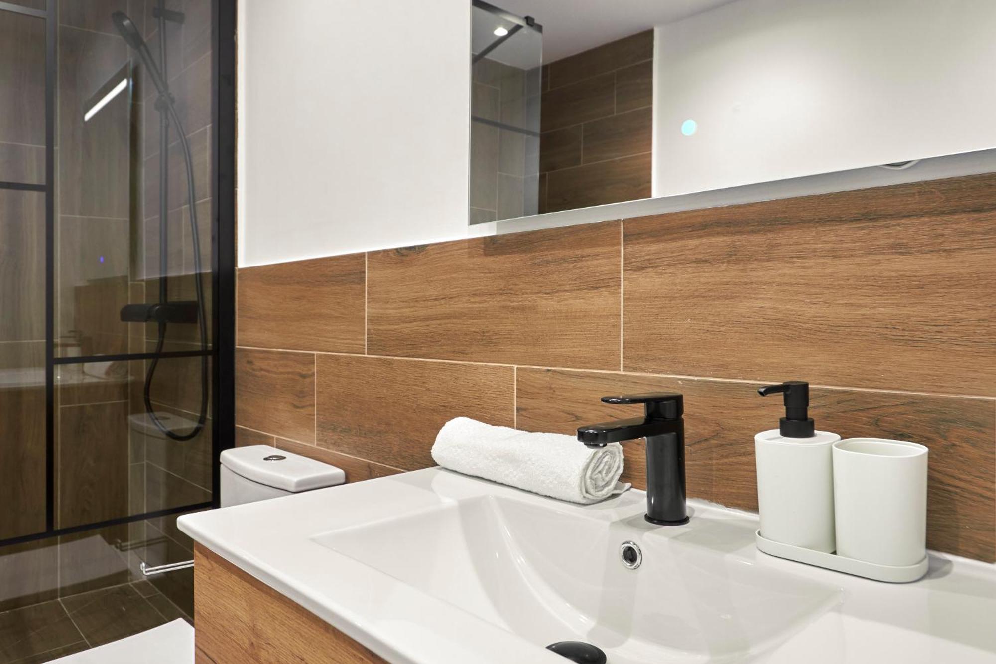 Comfortable Apartment Next To Apolo Theater برشلونة المظهر الخارجي الصورة